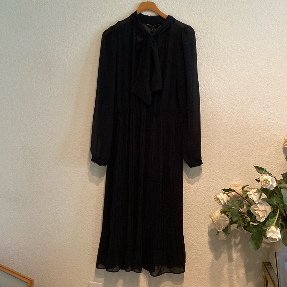 Banana Republic Black MIDI Pleated Dress Size 8 NWT